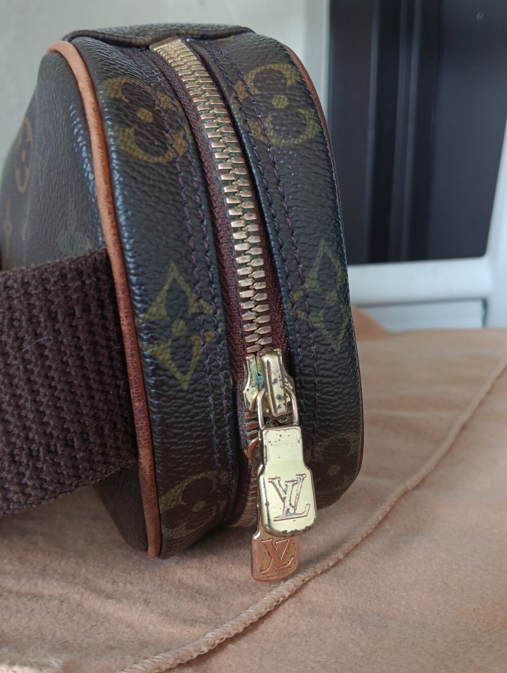 Louis Vuitton Vintage Pochette Gange Monogram Bumbag ✨ COA - Picture 11 of 16